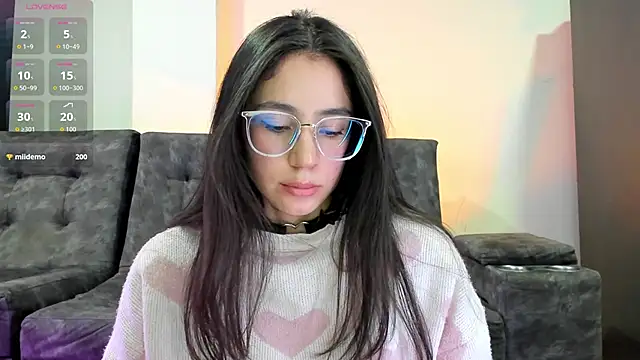 Snapshot of emmadiaz1 chatting on 02/08/26, 03:54 emmadiaz1 online show from 02/08/26, 03:54