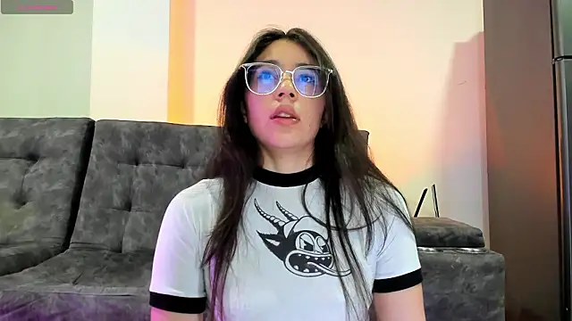 Snapshot of emmadiaz1 chatting on 02/23/26, 01:36 emmadiaz1 online show from 02/23/26, 01:36