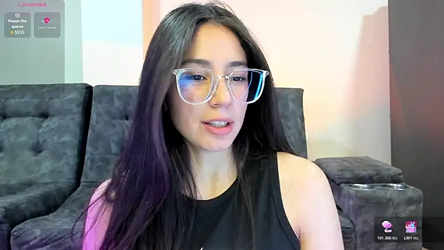 Snapshot of emmadiaz1 chatting on 03/30/26, 12:22 emmadiaz1 online show from 03/30/26, 12:22