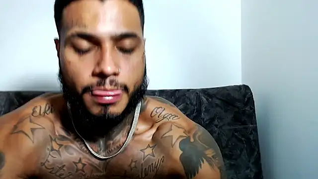 Snapshot of Exotic_tatto27121 chatting on 12/20/24, 06:08 Exotic tatto27121 online show from 12/20/24, 06:08