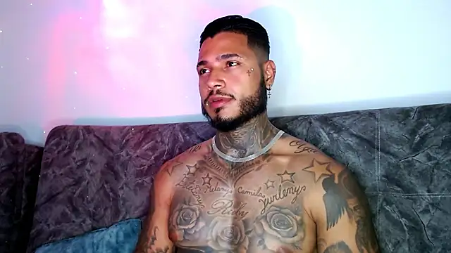 Snapshot of Exotic_tatto27121 chatting on 01/17/25, 03:12 Exotic tatto27121 online show from 01/17/25, 03:12