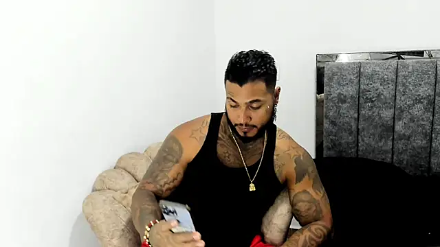 Snapshot of Exotic_tatto27121 chatting on 03/06/26, 05:48 Exotic tatto27121 online show from 03/06/26, 05:48