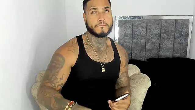 Snapshot of Exotic_tatto27121 chatting on 03/07/26, 06:32 Exotic tatto27121 online show from 03/07/26, 06:32