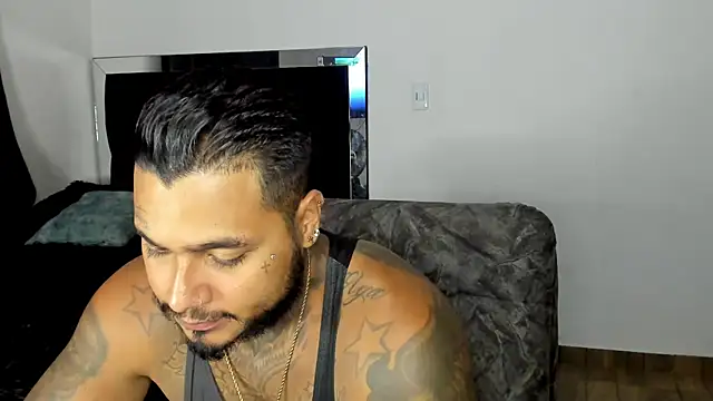 Snapshot of Exotic_tatto27121 chatting on 04/05/26, 12:41 Exotic tatto27121 online show from 04/05/26, 12:41