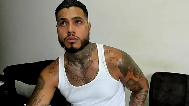 Snapshot of Exotic_tatto27121 chatting on 04/24/26, 08:55 Exotic tatto27121 online show from 04/24/26, 08:55