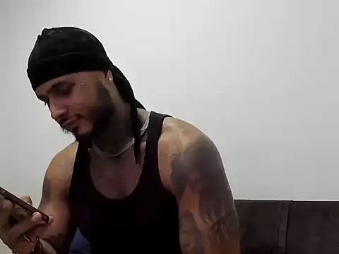 Snapshot of Exotic_tatto27121 chatting on 06/02/26, 02:35 Exotic tatto27121 online show from 06/02/26, 02:35