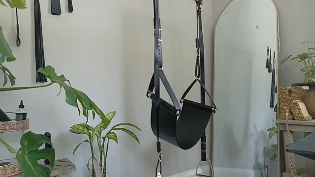 Snapshot of MistressKatie13xxx chatting on 01/25/25, 06:35 MistressKatie13xxx online show from 01/25/25, 06:35