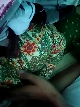 Snapshot of Lustyful_Couple chatting on 10/27/25, 10:47 Lustyful Couple online show from 10/27/25, 10:47