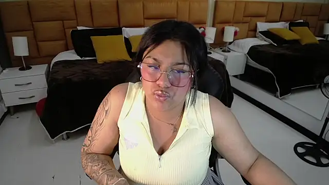 Snapshot of _Dulcinea_1 chatting on 02/21/25, 04:05 Dulcinea 1 online show from 02/21/25, 04:05