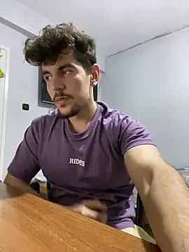 Snapshot of AKAdogukann chatting on 03/20/25, 03:47 AKAdogukann online show from 03/20/25, 03:47