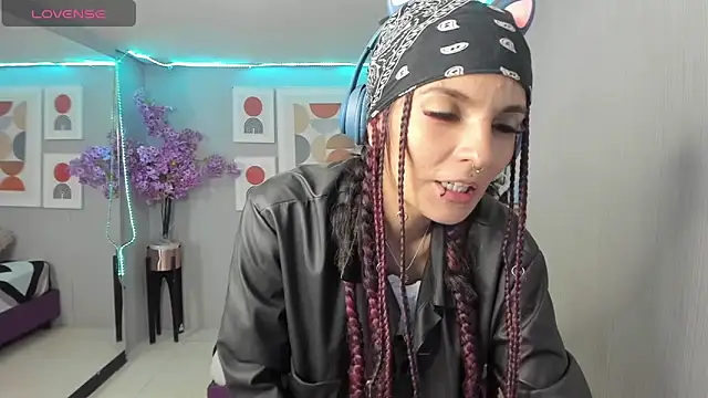 Snapshot of Dafne_huges chatting on 12/14/24, 07:46 Dafne huges online show from 12/14/24, 07:46