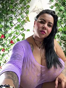 Snapshot of alicia_squirt_big chatting on 03/15/25, 05:41 alicia squirt big online show from 03/15/25, 05:41