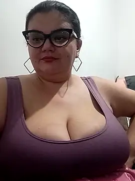 Madisonpalacio online show from 10/22/25, 02:01