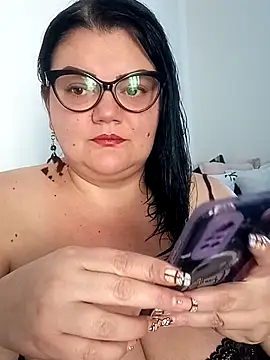 Madisonpalacio online show from 11/24/25, 05:01