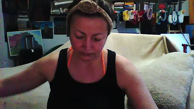 Snapshot of MariaAnaSunshine chatting on 11/15/25, 02:35 MariaAnaSunshine online show from 11/15/25, 02:35