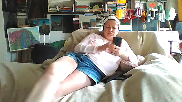 Snapshot of MariaAnaSunshine chatting on 11/18/25, 11:47 MariaAnaSunshine online show from 11/18/25, 11:47