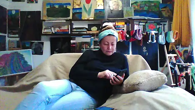 Snapshot of MariaAnaSunshine chatting on 12/04/25, 07:39 MariaAnaSunshine online show from 12/04/25, 07:39