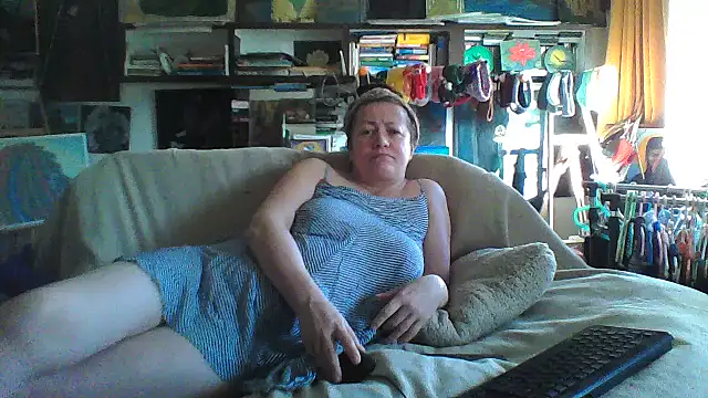 Snapshot of MariaAnaSunshine chatting on 12/15/25, 09:46 MariaAnaSunshine online show from 12/15/25, 09:46