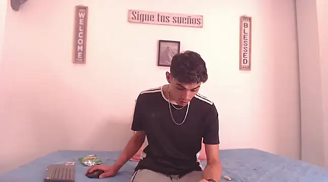 Snapshot of harrytomson_1 chatting on 12/02/24, 02:20 harrytomson 1 online show from 12/02/24, 02:20