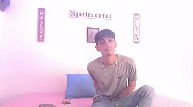 Snapshot of harrytomson_1 chatting on 12/15/24, 05:31 harrytomson 1 online show from 12/15/24, 05:31