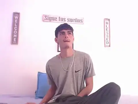 Snapshot of harrytomson_1 chatting on 12/28/24, 03:04 harrytomson 1 online show from 12/28/24, 03:04