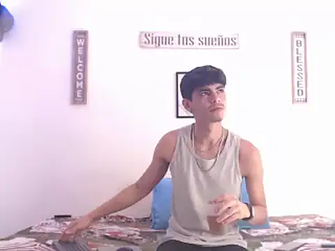 Snapshot of harrytomson_1 chatting on 01/14/25, 01:49 harrytomson 1 online show from 01/14/25, 01:49