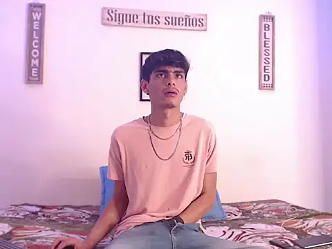 Snapshot of harrytomson_1 chatting on 01/18/25, 04:37 harrytomson 1 online show from 01/18/25, 04:37