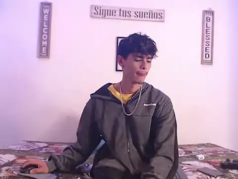 Snapshot of harrytomson_1 chatting on 01/20/25, 04:21 harrytomson 1 online show from 01/20/25, 04:21