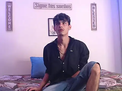 Snapshot of harrytomson_1 chatting on 01/26/25, 04:30 harrytomson 1 online show from 01/26/25, 04:30