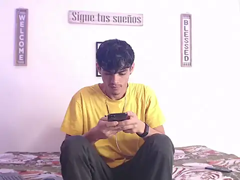 Snapshot of harrytomson_1 chatting on 01/27/25, 03:50 harrytomson 1 online show from 01/27/25, 03:50