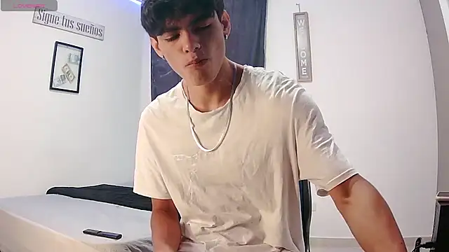 Snapshot of harrytomson_1 chatting on 10/03/25, 11:51 harrytomson 1 online show from 10/03/25, 11:51