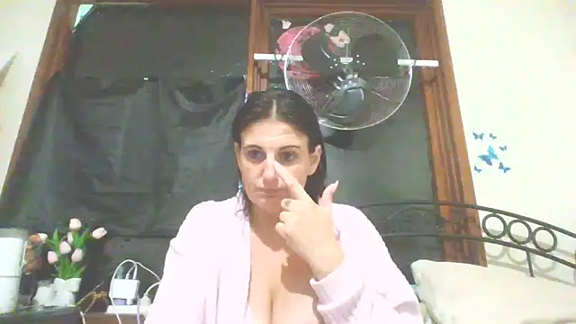 Snapshot of Clarissaroseyplus1 chatting on 02/25/26, 08:18 Clarissaroseyplus1 online show from 02/25/26, 08:18