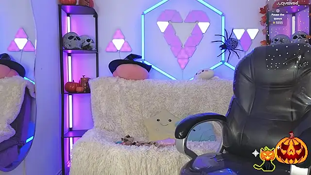 littlevixen18 online show from 10/16/25, 02:40