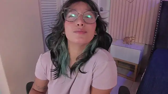 Snapshot of Yazmin_rouse chatting on 03/06/25, 04:38 Yazmin rouse online show from 03/06/25, 04:38