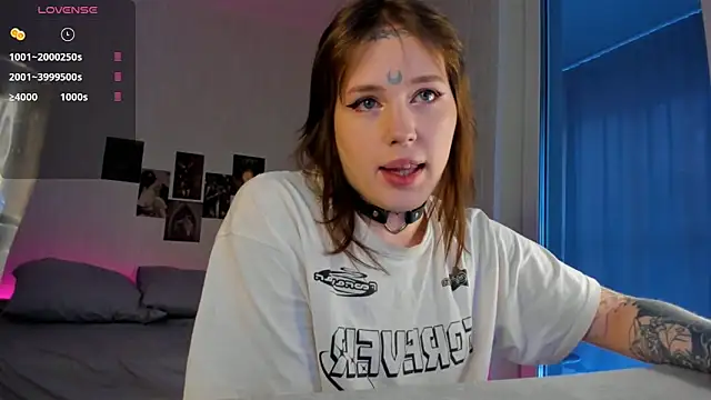 Snapshot of Spliti_moon chatting on 02/15/26, 10:58 Spliti moon online show from 02/15/26, 10:58