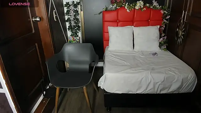 SexyNaf online show from 12/18/25, 08:04