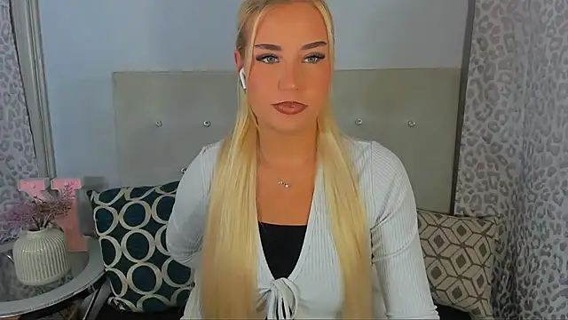 Snapshot of KristyHoney chatting on 06/06/26, 02:00 KristyHoney online show from 06/06/26, 02:00