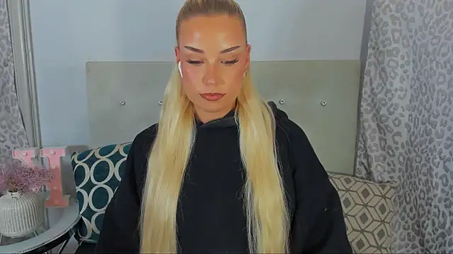 Snapshot of KristyHoney chatting on 06/14/26, 07:05 KristyHoney online show from 06/14/26, 07:05