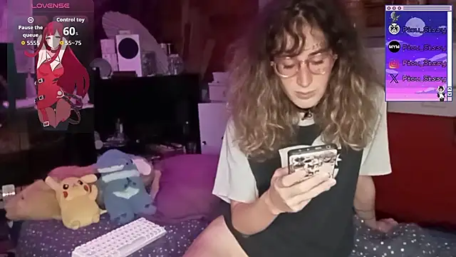 piou-sissy online show from 10/22/25, 08:08