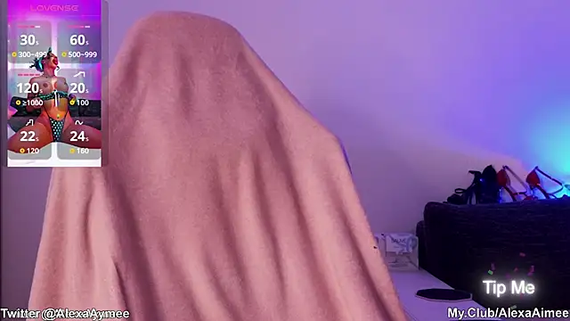 Snapshot of AlexaAimee chatting on 10/22/25, 11:59 AlexaAimee online show from 10/22/25, 11:59