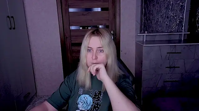 Snapshot of Kristy-Max chatting on 04/15/26, 08:20 Kristy-Max online show from 04/15/26, 08:20