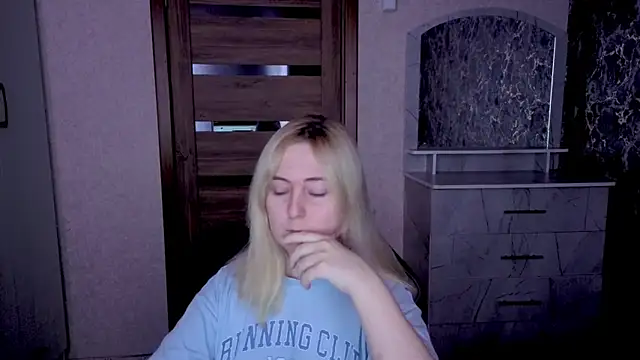 Snapshot of Kristy-Max chatting on 04/25/26, 08:39 Kristy-Max online show from 04/25/26, 08:39