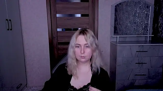 Snapshot of Kristy-Max chatting on 04/28/26, 02:27 Kristy-Max online show from 04/28/26, 02:27