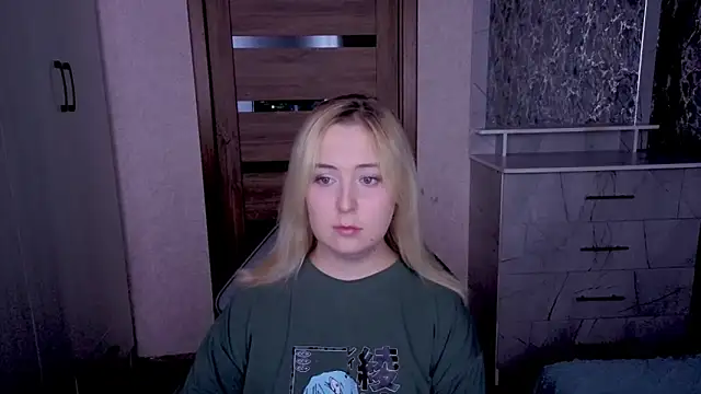 Snapshot of Kristy-Max chatting on 05/19/26, 02:18 Kristy-Max online show from 05/19/26, 02:18