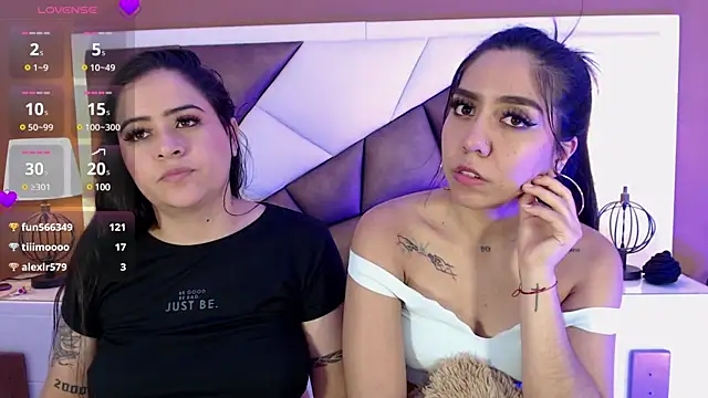 Snapshot of KarolandMichel chatting on 01/15/25, 02:46 KarolandMichel online show from 01/15/25, 02:46