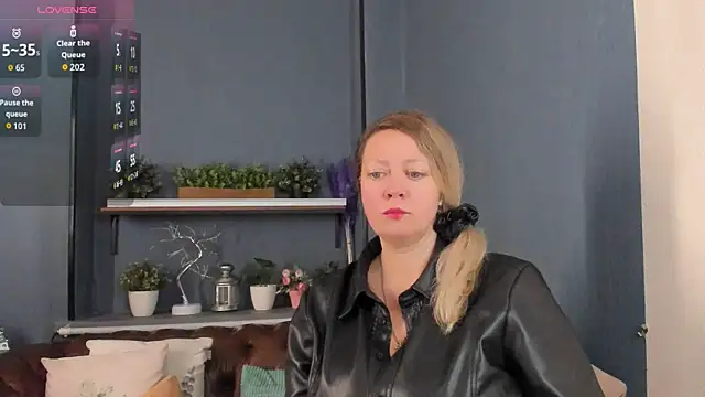 JesiaFoxi online show from 11/25/25, 01:00