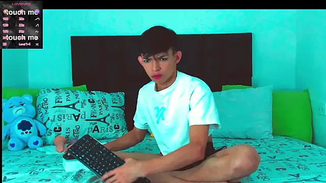 Snapshot of Tonny_twink_ chatting on 02/16/25, 04:21 Tonny twink  online show from 02/16/25, 04:21