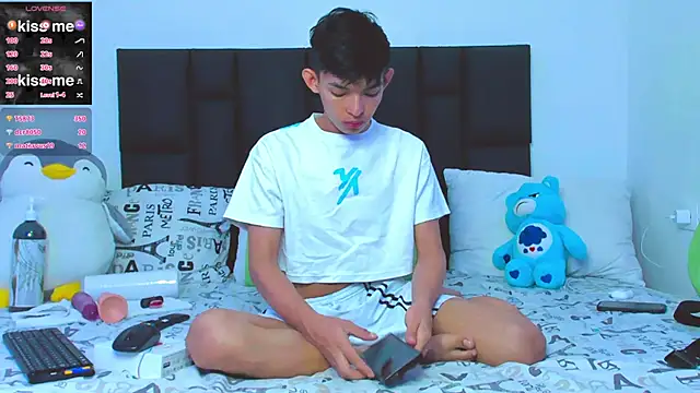 Snapshot of Tonny_twink_ chatting on 02/23/25, 04:35 Tonny twink  online show from 02/23/25, 04:35