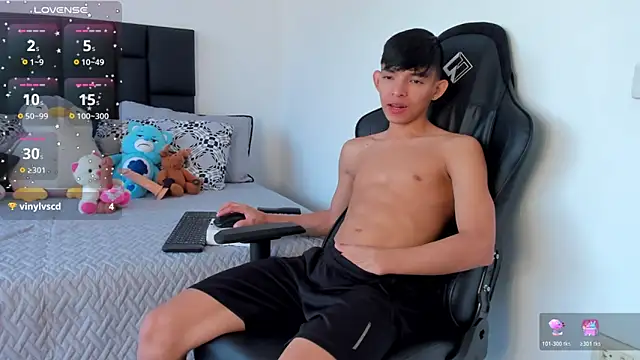 Snapshot of Tonny_twink_ chatting on 12/19/25, 04:14 Tonny twink online show from 12/19/25, 04:14