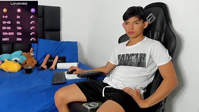 Snapshot of Tonny_twink_ chatting on 02/21/26, 11:06 Tonny twink online show from 02/21/26, 11:06